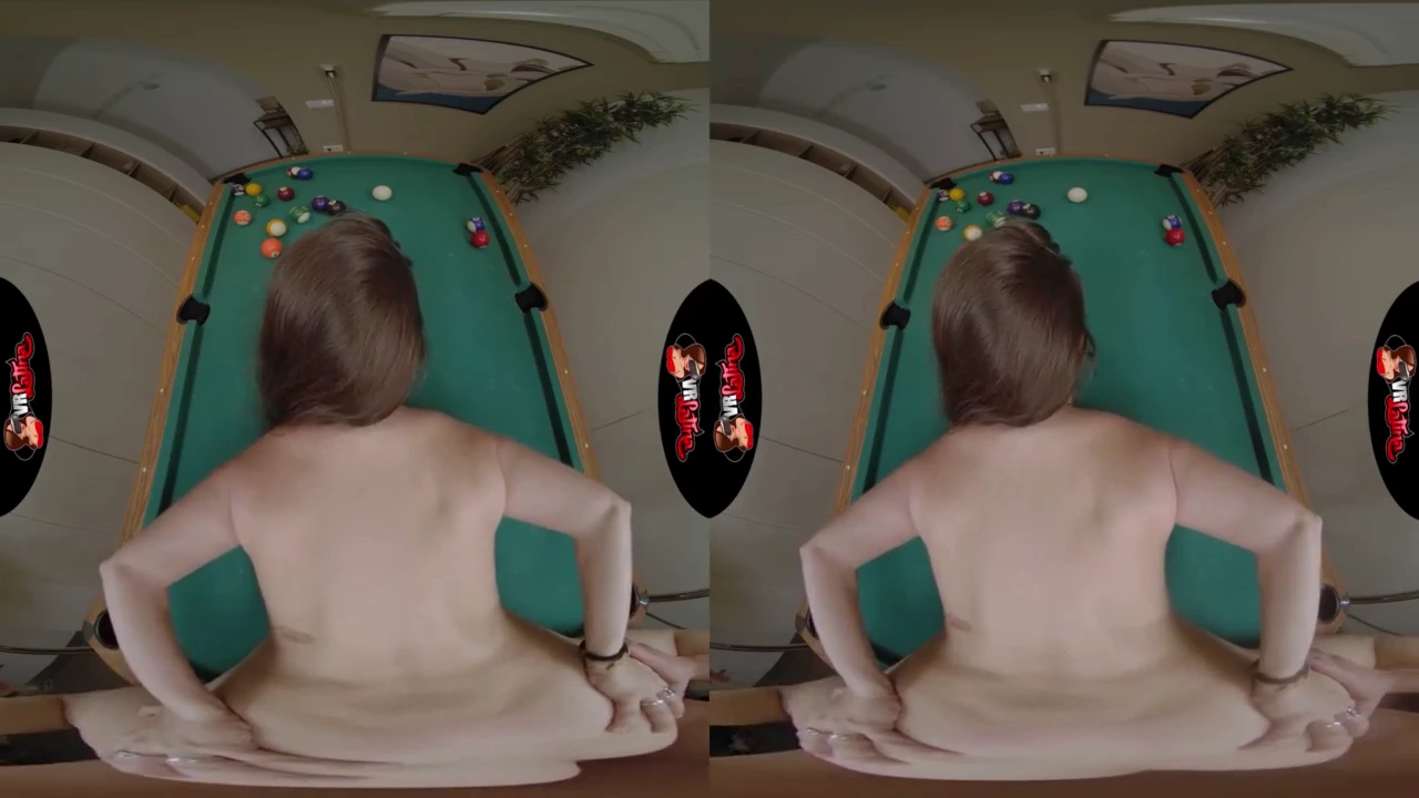Polna prsi Latina se jebe na mizi za biljard porn video